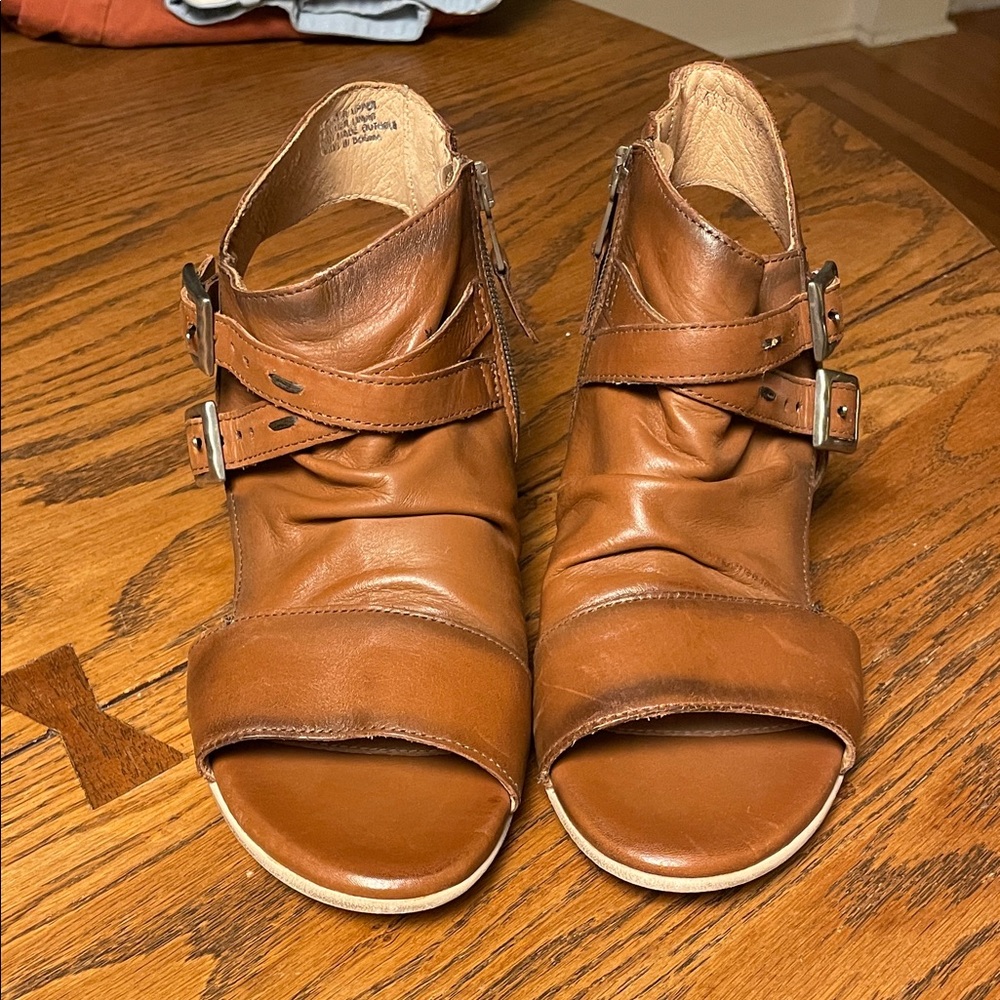 Miz Mooz Brown Leather Mules with Buckle Accents size 39 (8.5) leather